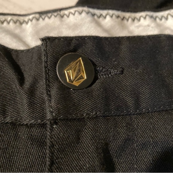 Black Volcom Shorts, Men’s Size 40 - Picture 10 of 12